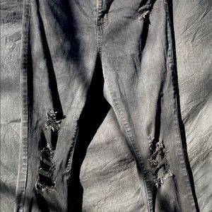 Black Curvy fit Rue21 skinny jean